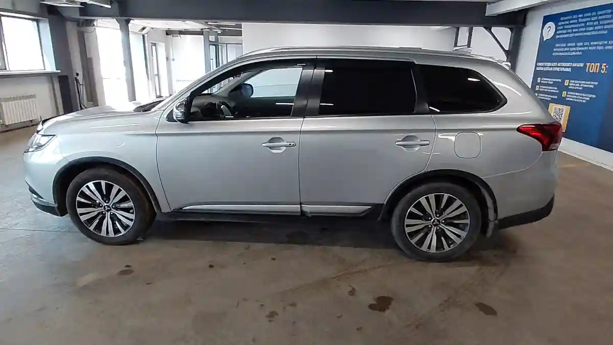 Mitsubishi Outlander 2019 года за 10 700 000 тг. в Астана