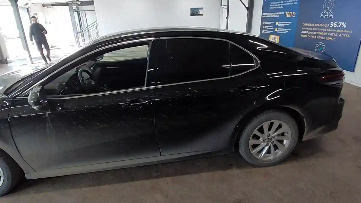 Toyota Camry 2023 года за 16 300 000 тг. в Астана