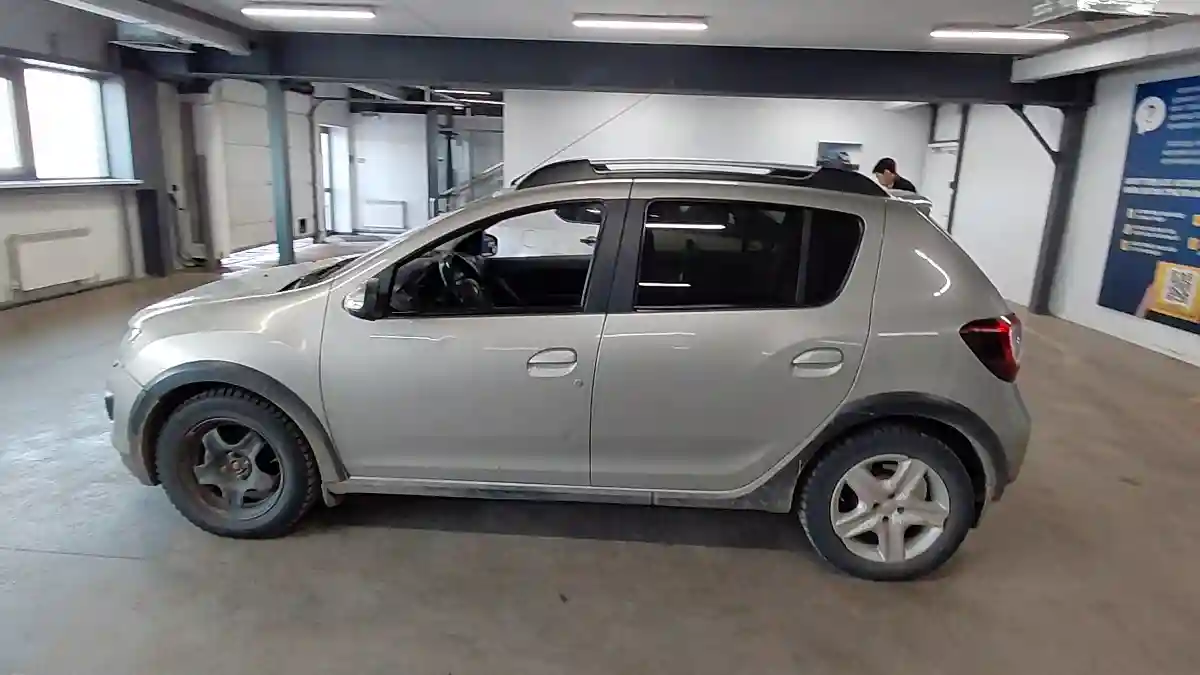 Renault Sandero 2016 года за 4 000 000 тг. в Астана