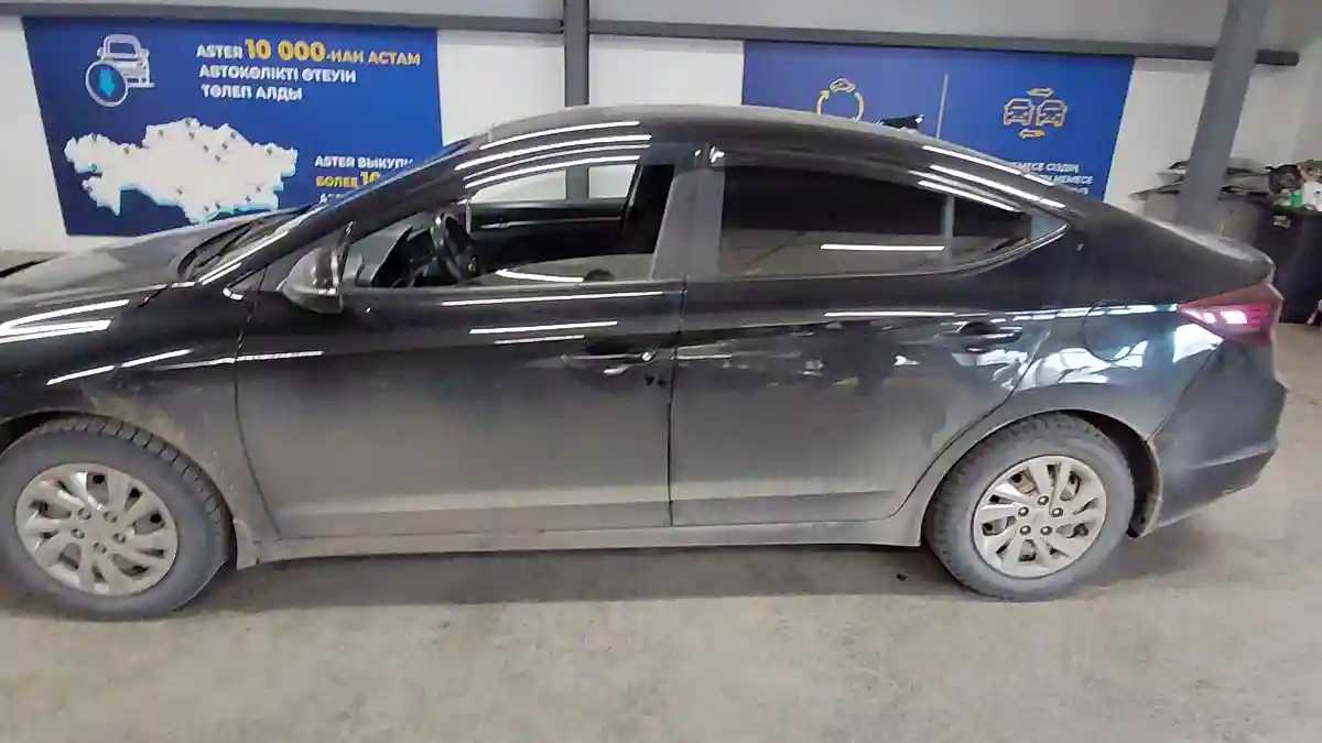 Hyundai Elantra 2019 года за 6 500 000 тг. в Астана