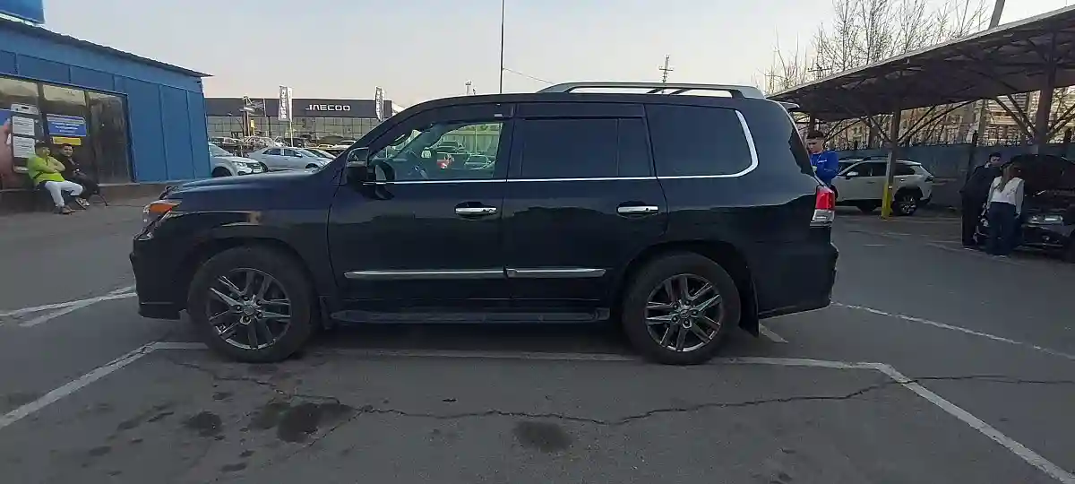 Lexus LX 2015 года за 26 000 000 тг. в Алматы