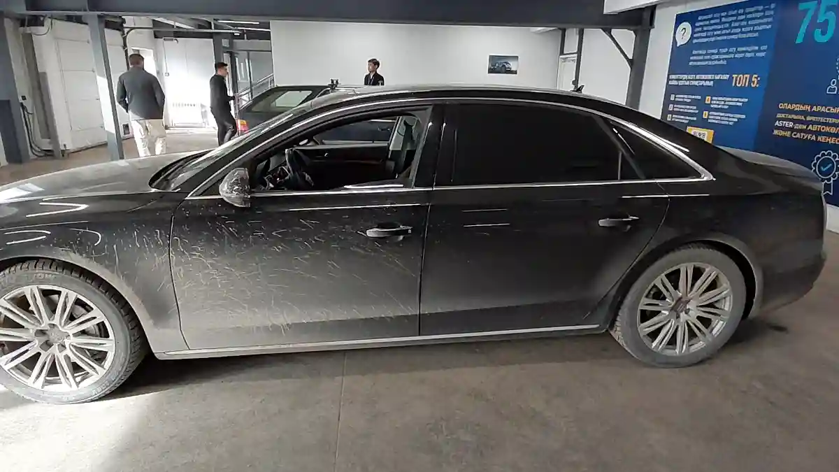 Audi A8 2011 года за 11 000 000 тг. в Астана