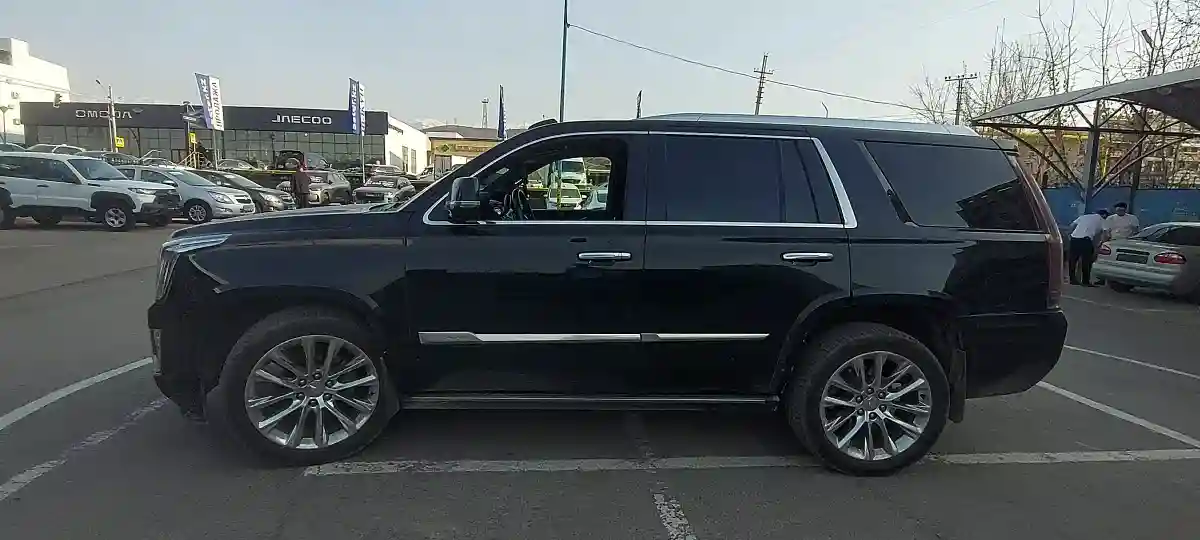 Cadillac Escalade 2019 года за 40 000 000 тг. в Алматы