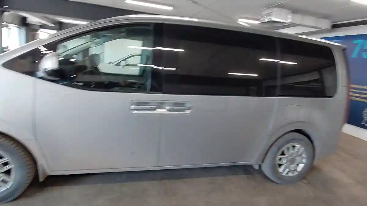 Hyundai Staria 2024 года за 26 000 000 тг. в Астана