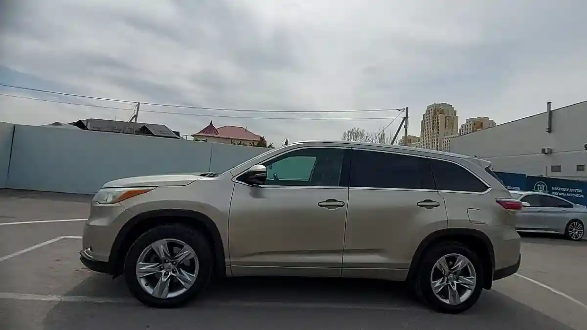 Toyota Highlander 2015 года за 15 000 000 тг. в Шымкент