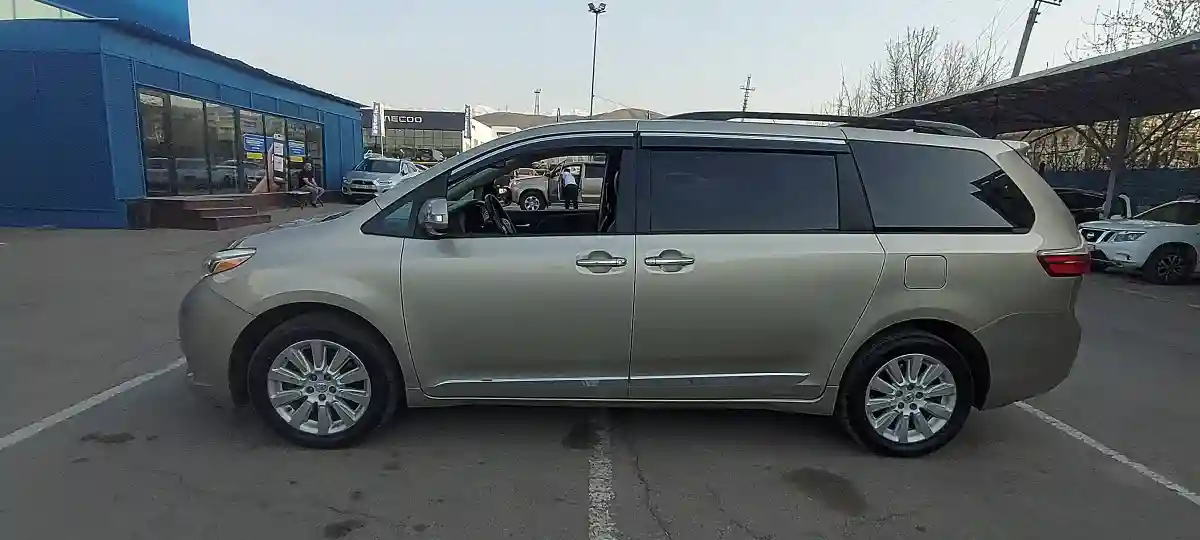 Toyota Sienna 2015 года за 15 000 000 тг. в Алматы
