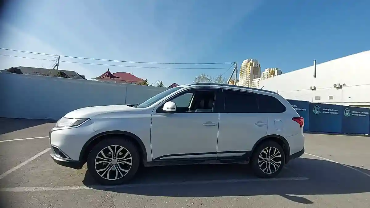 Mitsubishi Outlander 2016 года за 8 000 000 тг. в Шымкент