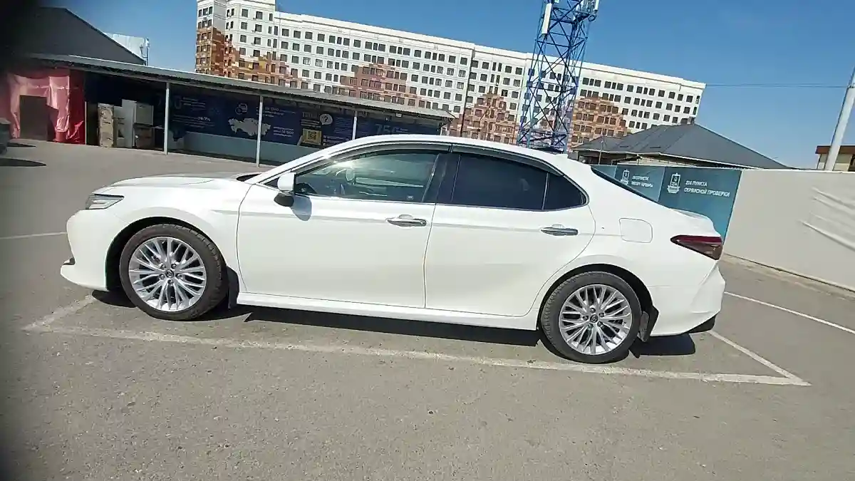 Toyota Camry 2019 года за 13 000 000 тг. в Шымкент