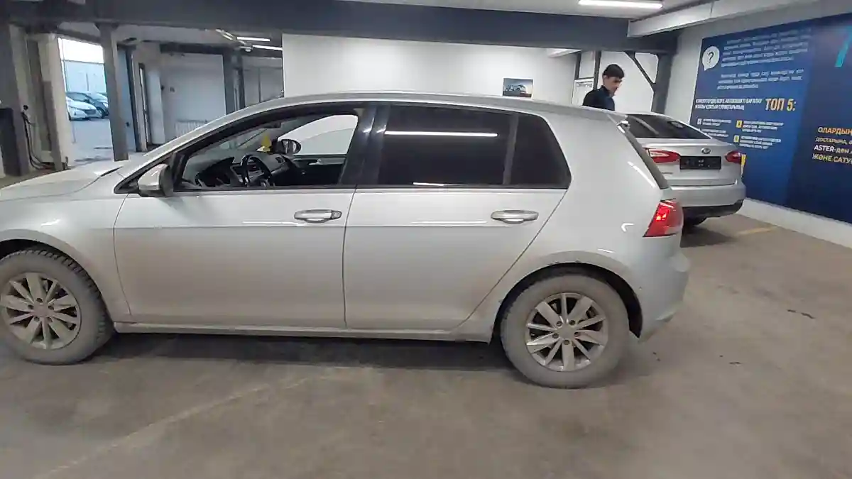 Volkswagen Golf 2014 года за 5 500 000 тг. в Астана