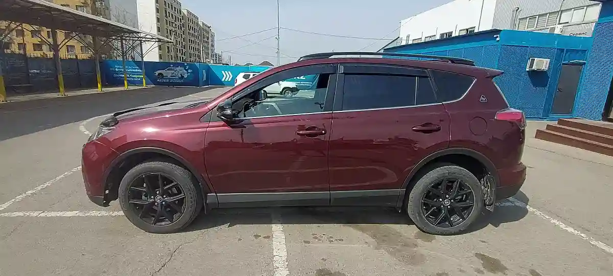 Toyota RAV4 2019 года за 10 500 000 тг. в Алматы