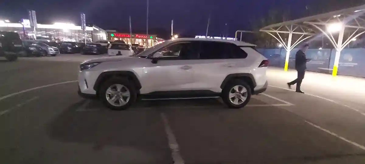 Toyota RAV4 2023 года за 16 500 000 тг. в Алматы