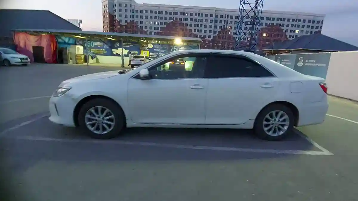 Toyota Camry 2017 года за 11 000 000 тг. в Шымкент