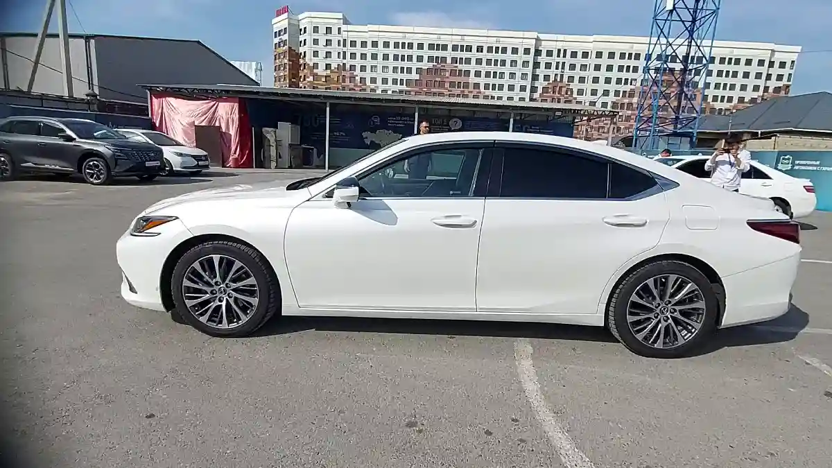 Lexus ES 2018 года за 18 000 000 тг. в Шымкент