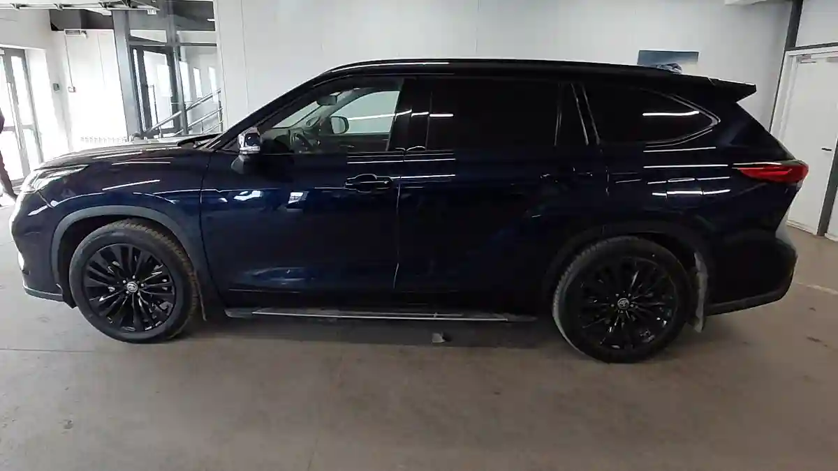 Toyota Highlander 2021 года за 24 000 000 тг. в Астана