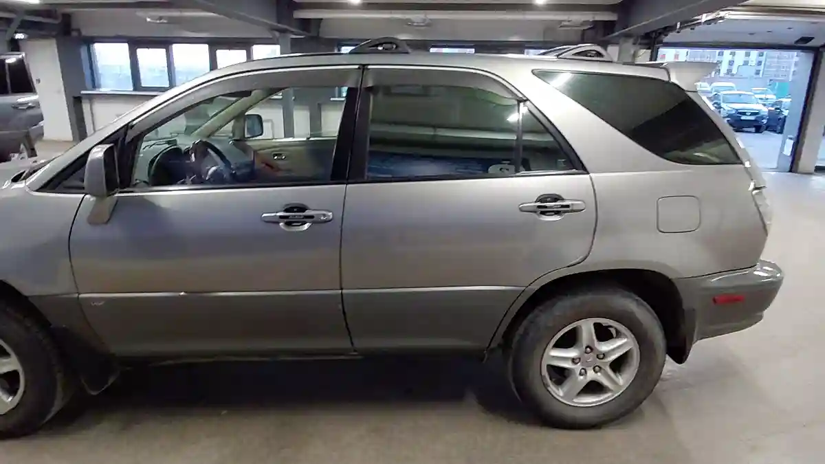 Lexus RX 2001 года за 5 000 000 тг. в Астана