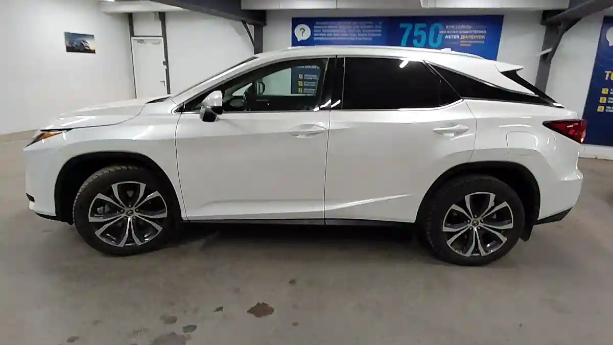 Lexus RX 2019 года за 19 000 000 тг. в Астана