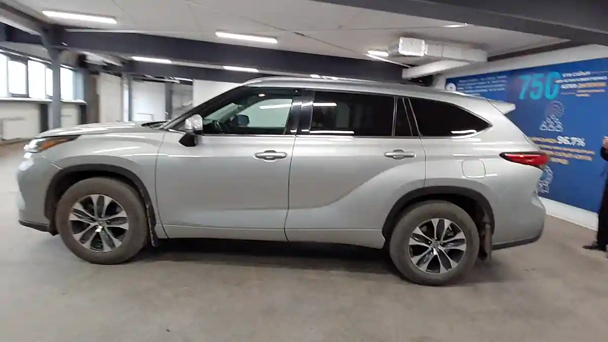 Toyota Highlander 2020 года за 24 000 000 тг. в Астана