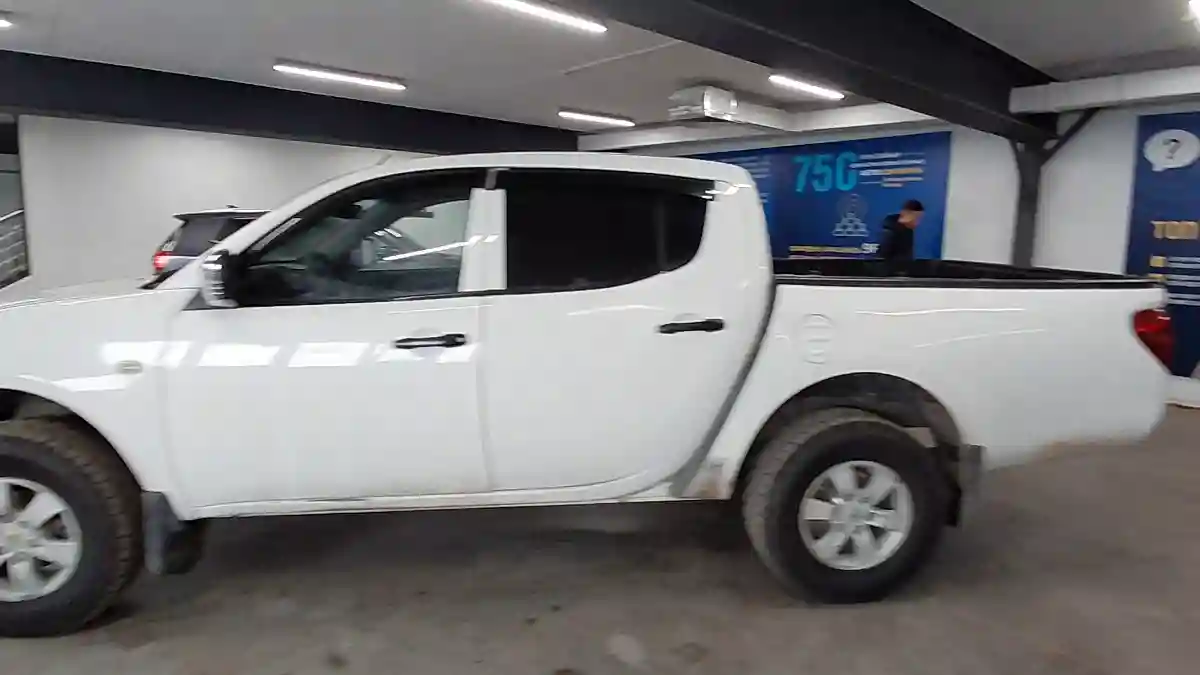 Mitsubishi L200 2014 года за 6 300 000 тг. в Астана