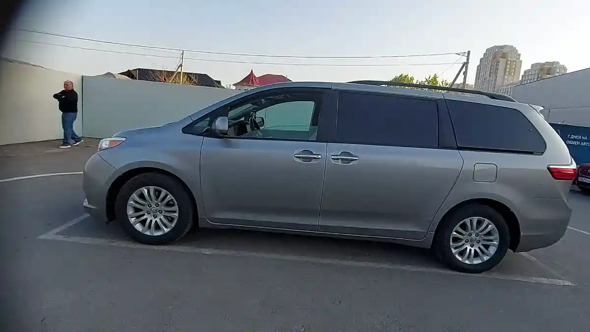 Toyota Sienna 2017 года за 17 000 000 тг. в Шымкент