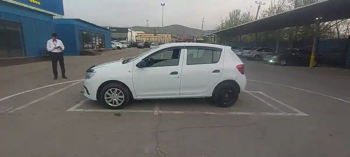 Renault Sandero 2018 года за 3 000 000 тг. в Алматы