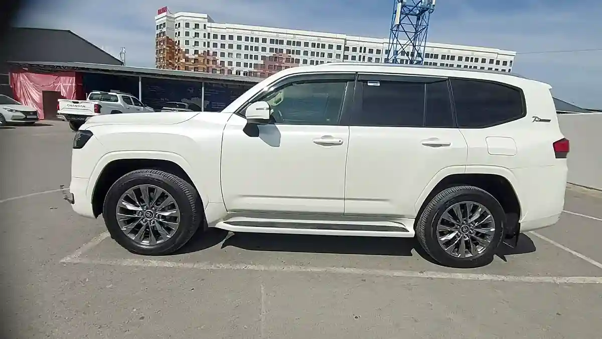 Toyota Land Cruiser 2021 года за 49 800 000 тг. в Шымкент