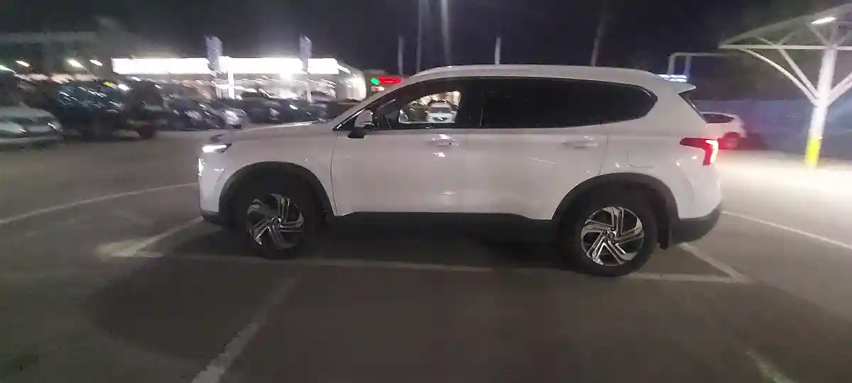 Hyundai Santa Fe 2022 года за 17 000 000 тг. в Алматы