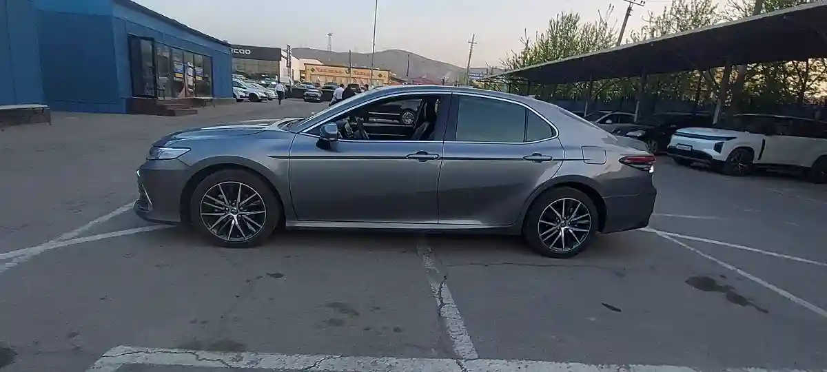 Toyota Camry 2024 года за 18 000 000 тг. в Алматы