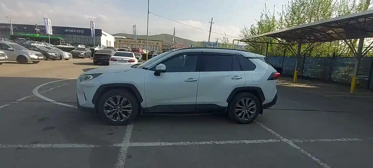 Toyota RAV4 2020 года за 15 000 000 тг. в Алматы