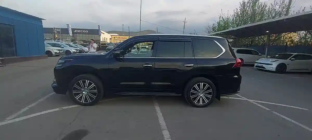 Lexus LX 2020 года за 40 000 000 тг. в Алматы