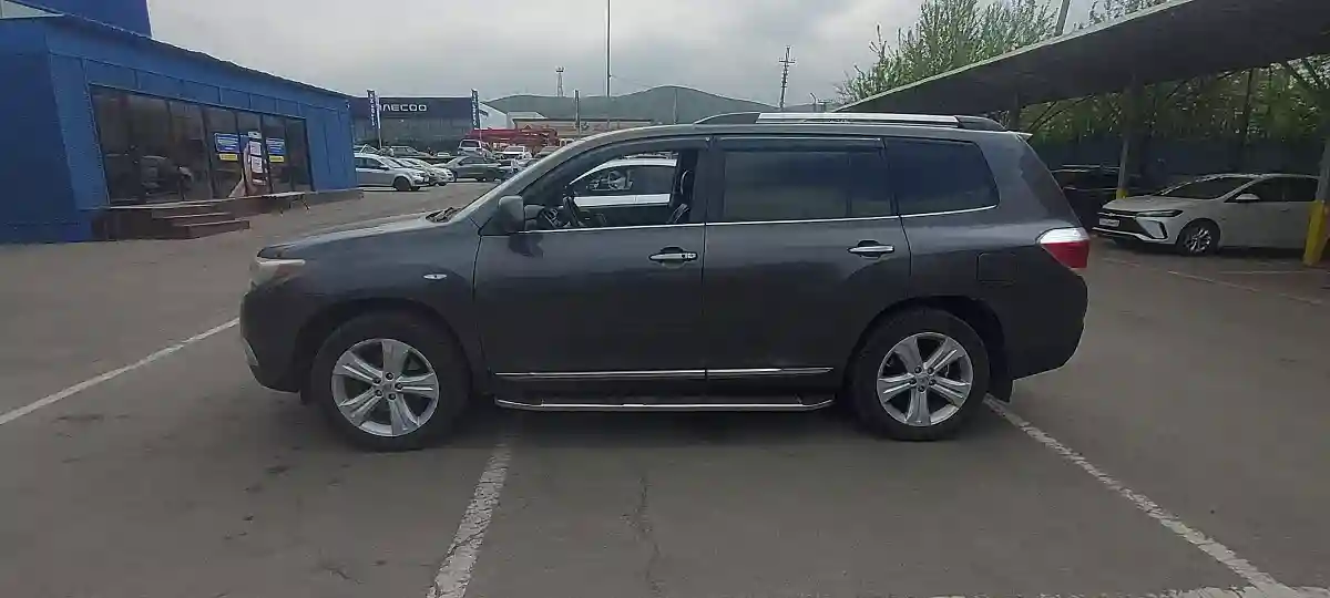 Toyota Highlander 2011 года за 9 000 000 тг. в Алматы