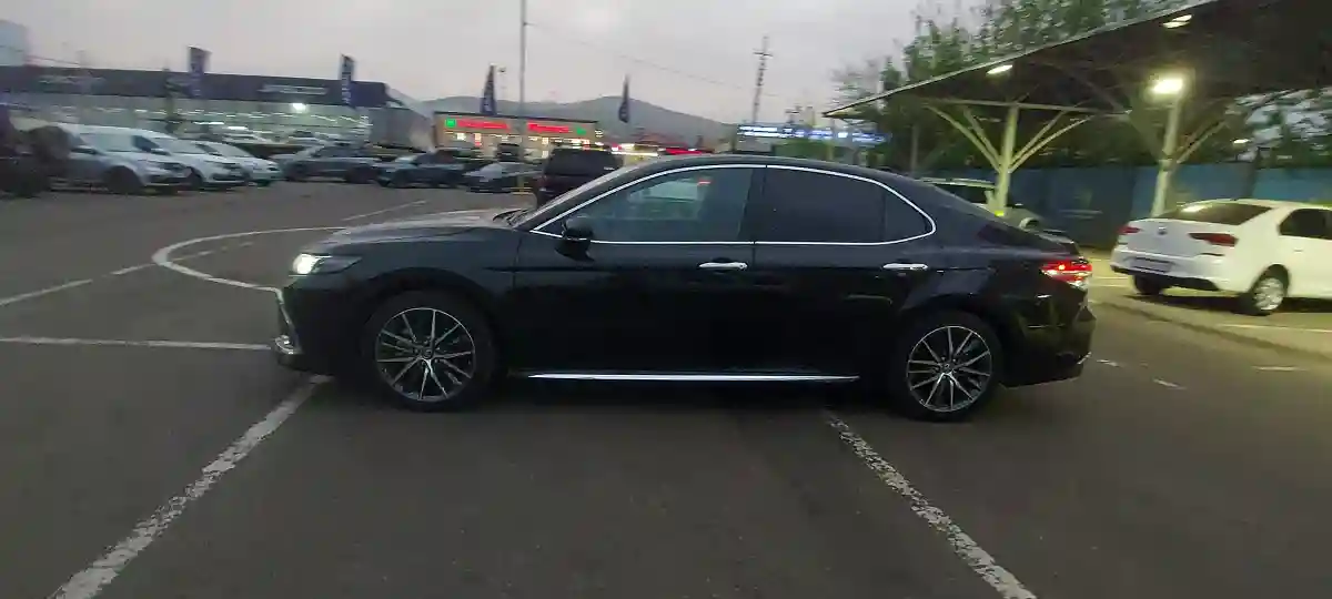 Toyota Camry 2023 года за 16 000 000 тг. в Алматы