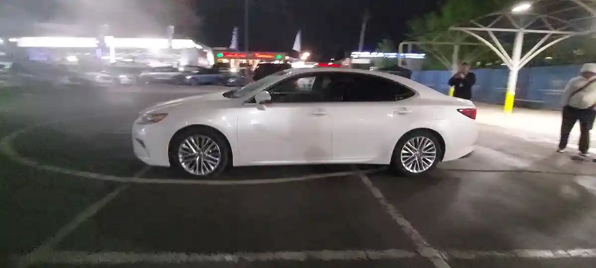 Lexus ES 2016 года за 16 000 000 тг. в Алматы