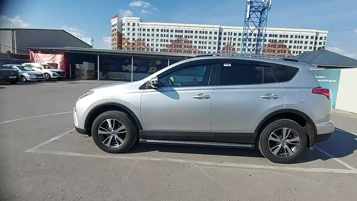 Toyota RAV4 2018 года за 15 000 000 тг. в Шымкент