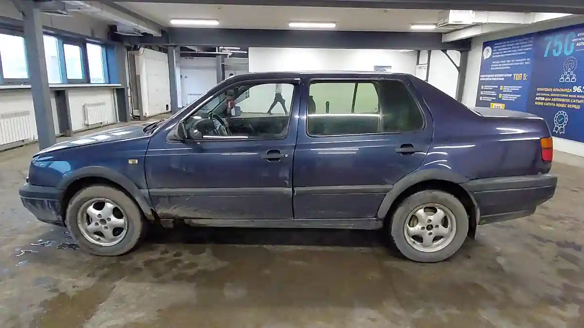 Volkswagen Vento 1994 года за 1 500 000 тг. в Астана