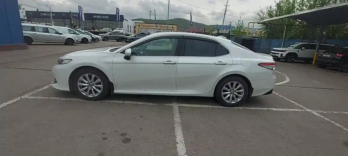 Toyota Camry 2020 года за 13 700 000 тг. в Алматы