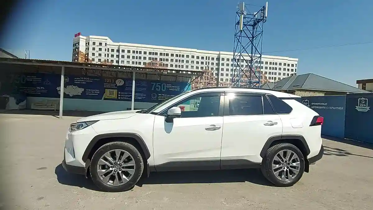 Toyota RAV4 2020 года за 19 000 000 тг. в Шымкент