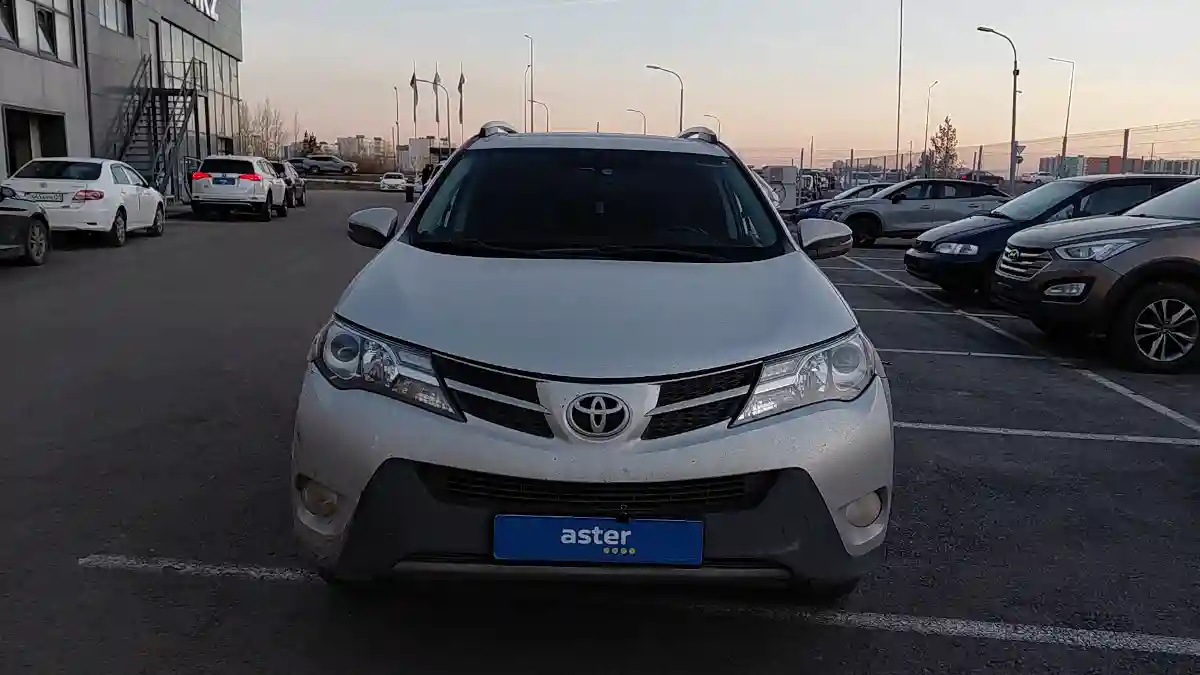 Toyota RAV4 2015 года за 9 500 000 тг. в Астана