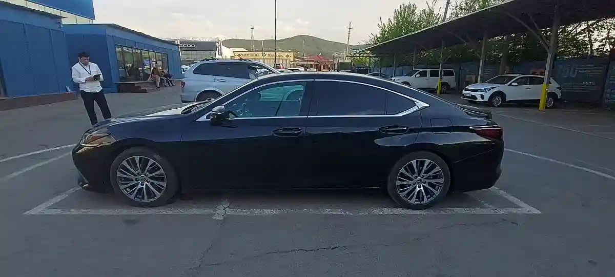 Lexus ES 2020 года за 20 000 000 тг. в Алматы