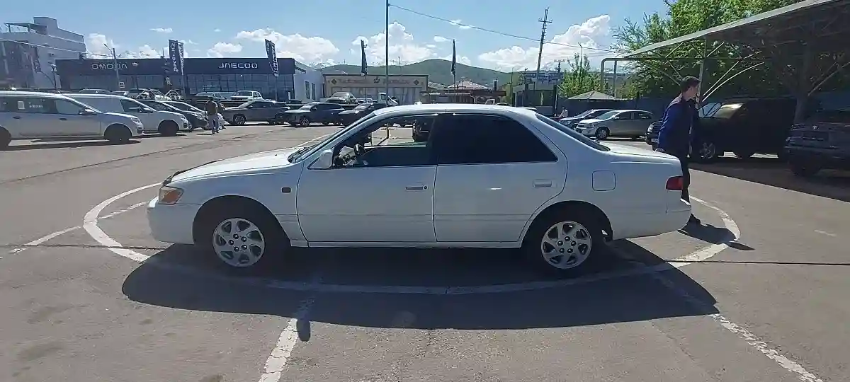 Toyota Camry 2000 года за 3 000 000 тг. в Алматы