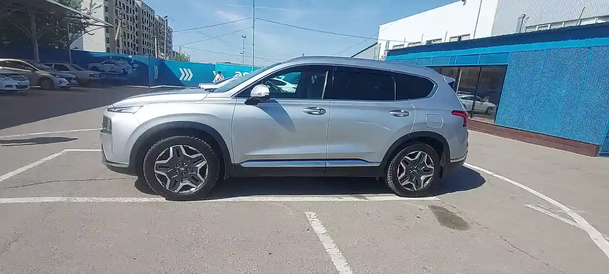Hyundai Santa Fe 2023 года за 18 300 000 тг. в Алматы