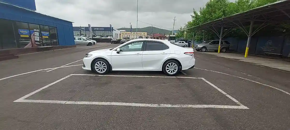 Toyota Camry 2021 года за 15 000 000 тг. в Алматы
