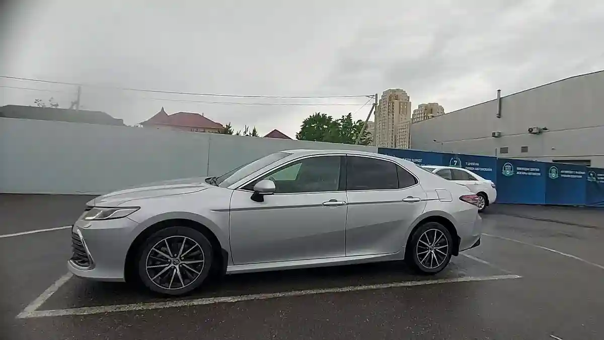 Toyota Camry 2023 года за 17 500 000 тг. в Шымкент