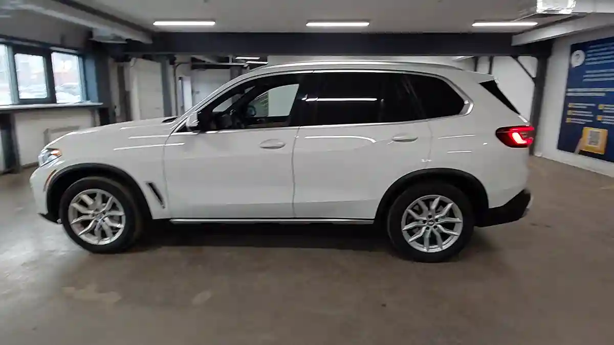 BMW X5 2021 года за 35 000 000 тг. в Астана