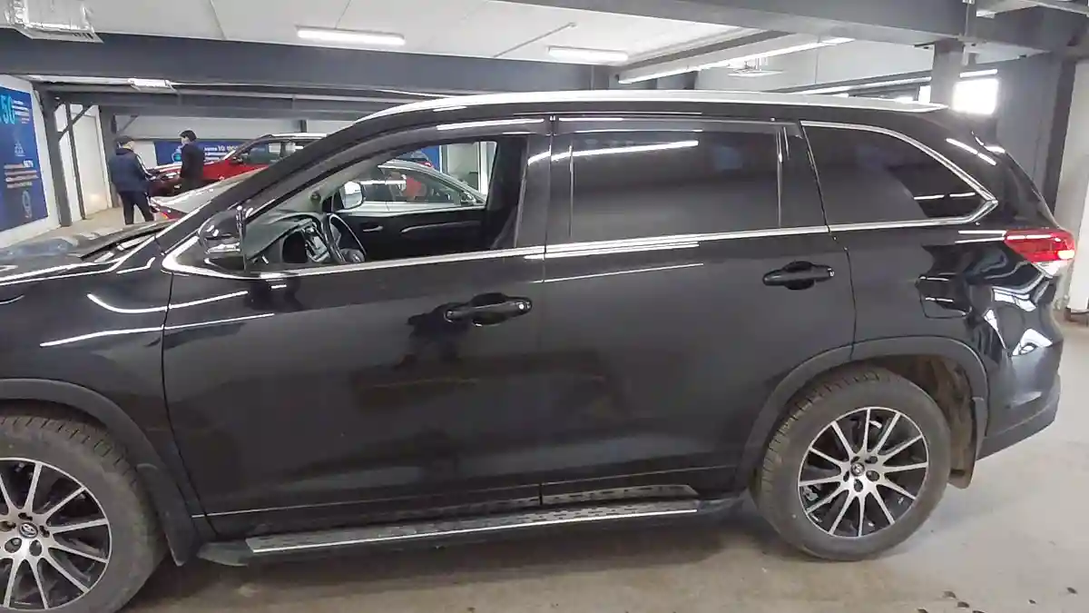 Toyota Highlander 2016 года за 18 000 000 тг. в Астана