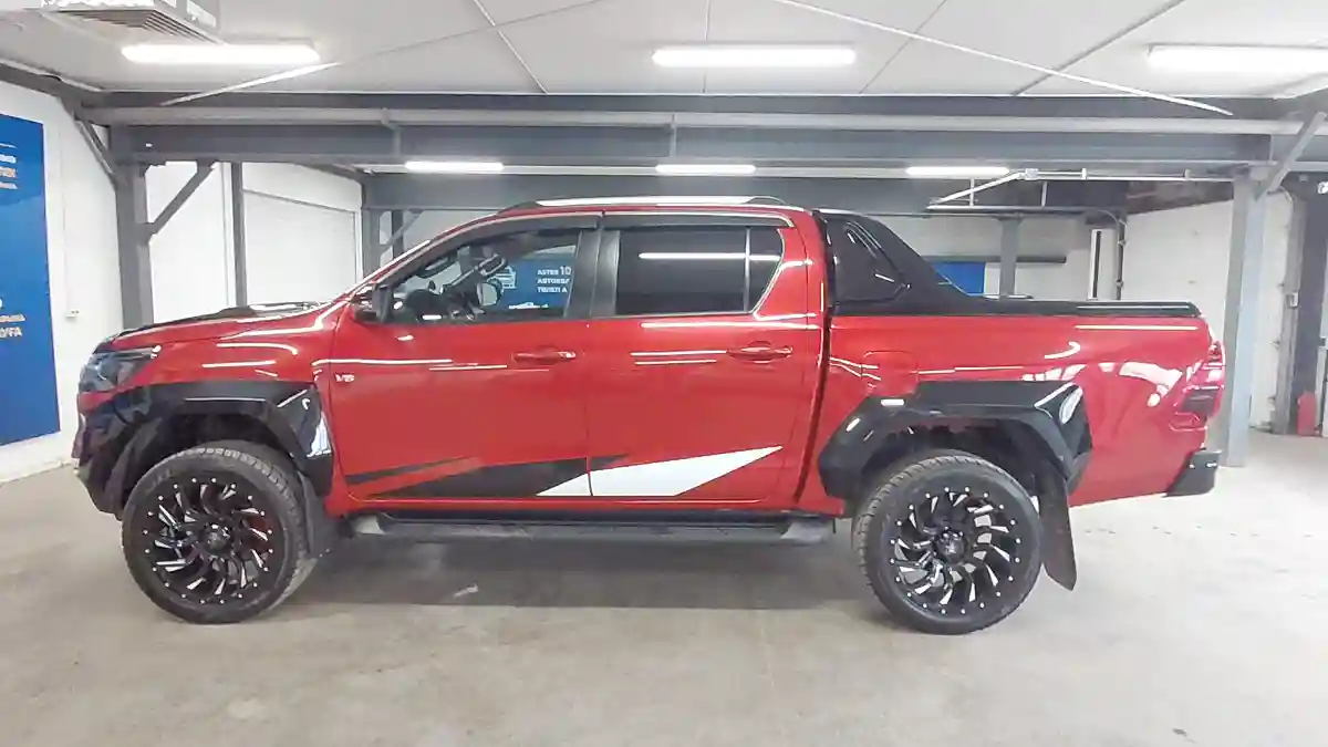 Toyota Hilux 2022 года за 26 000 000 тг. в Астана