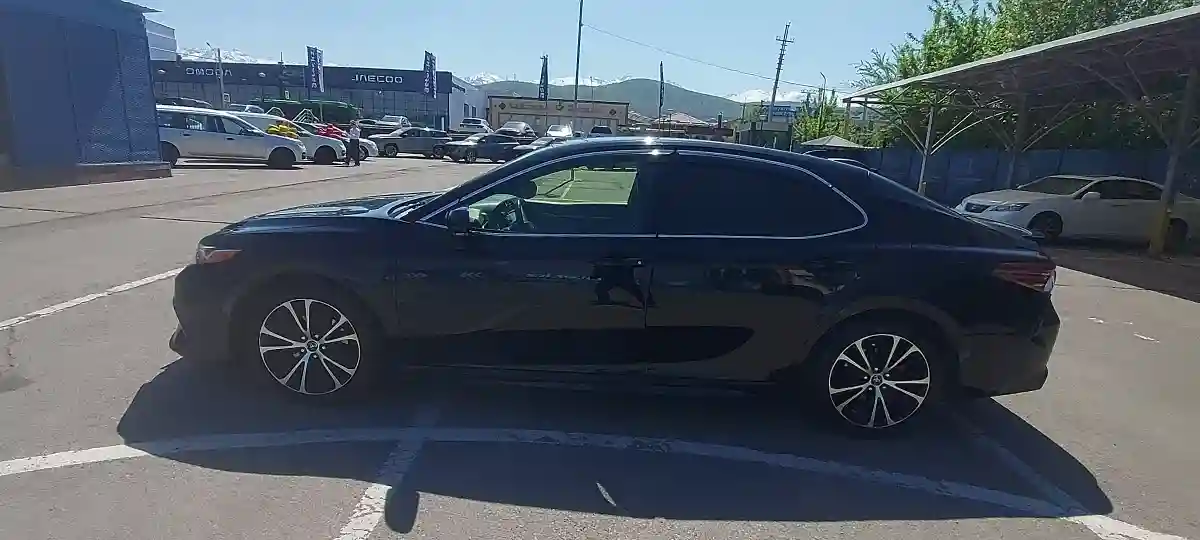 Toyota Camry 2020 года за 9 700 000 тг. в Алматы