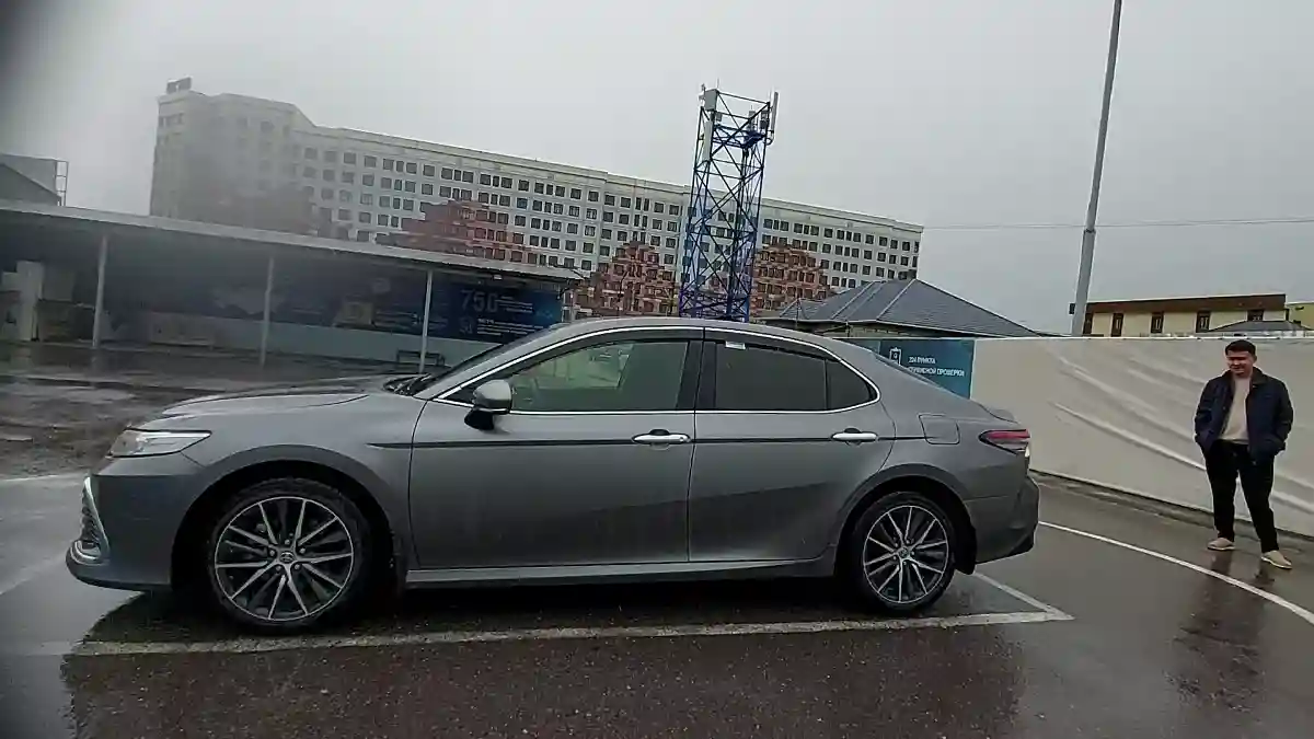 Toyota Camry 2022 года за 17 400 000 тг. в Шымкент