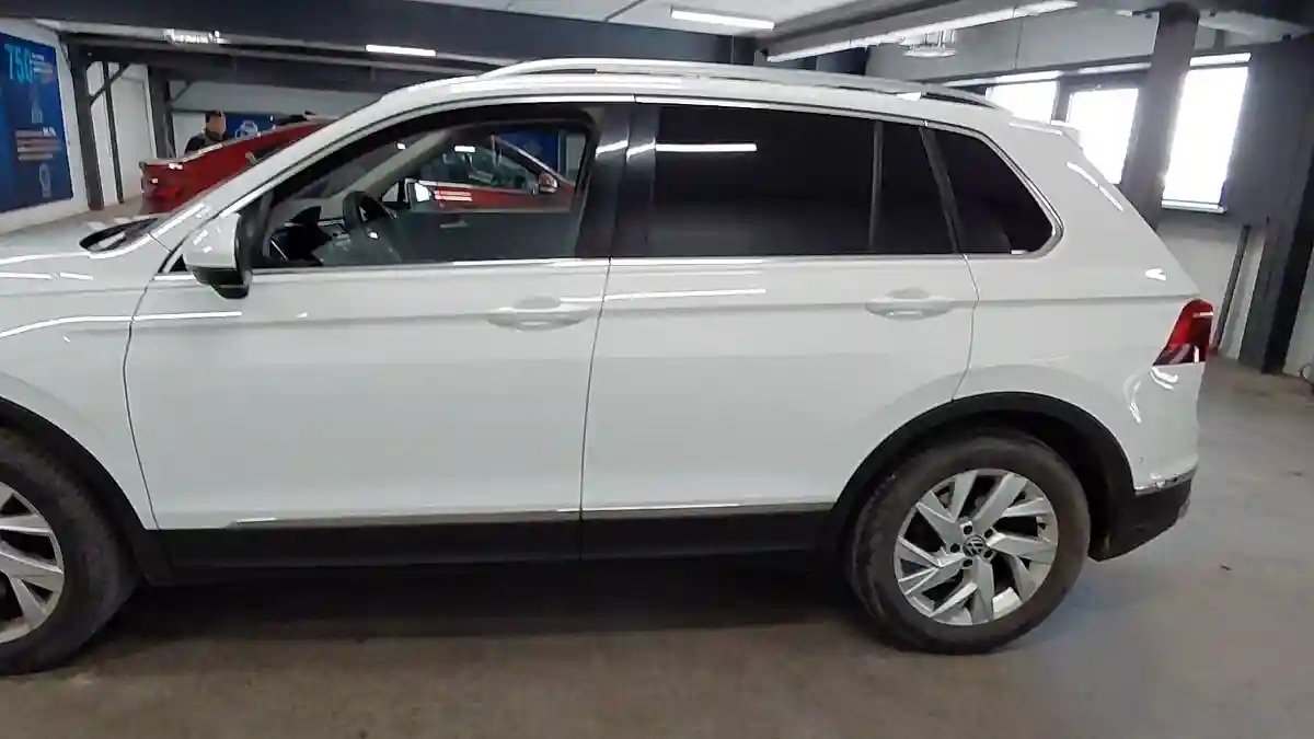 Volkswagen Tiguan 2022 года за 15 000 000 тг. в Астана