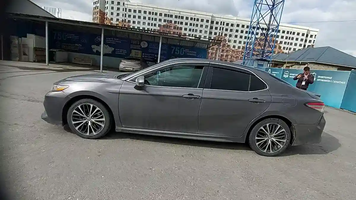Toyota Camry 2018 года за 11 000 000 тг. в Шымкент
