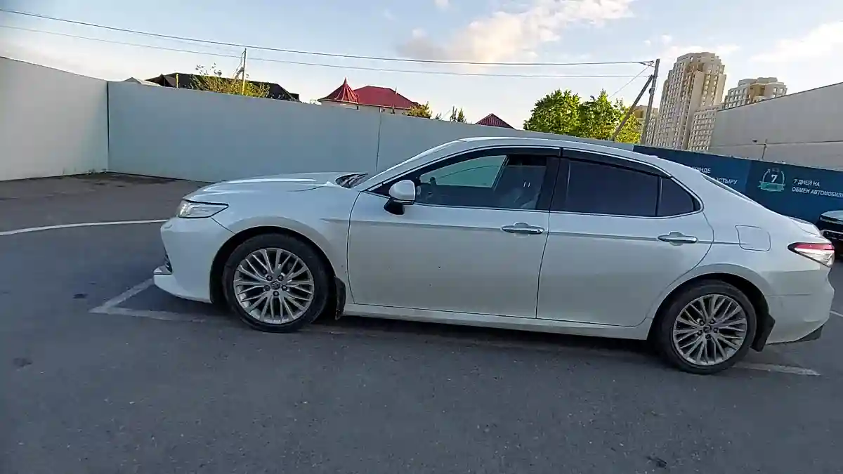 Toyota Camry 2018 года за 13 000 000 тг. в Шымкент